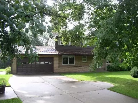 1267 Pleasantview Dr, Elgin, IL 60123 photo 1