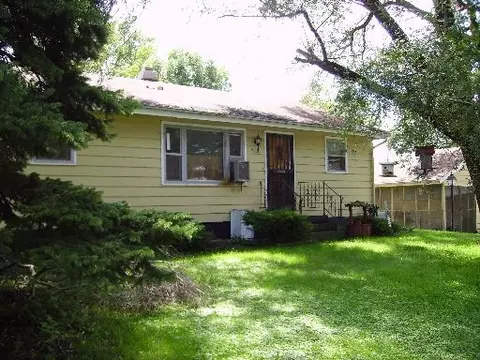 415 Pine Ave, Aurora, IL 60505 photo 1