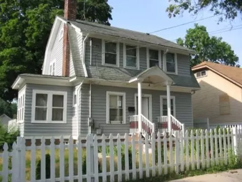 519 Laurel St, Elgin, IL 60120 photo 1