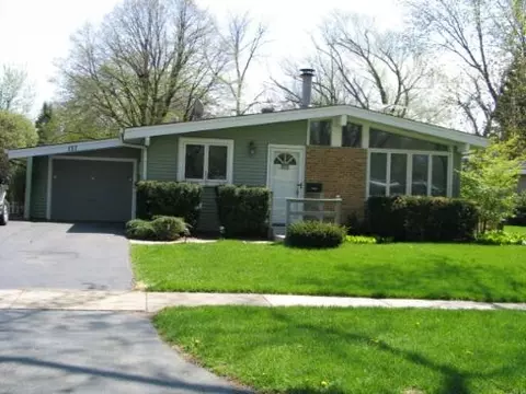 137 Meadowbrook Ln, Wheeling, IL 60090 photo 1