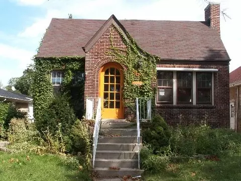 957 E Grant St, Des Plaines, IL 60016 photo 1