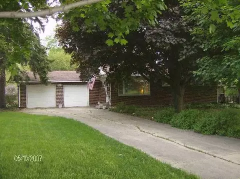 821 E Algonquin Rd, Algonquin, IL 60102 photo 1
