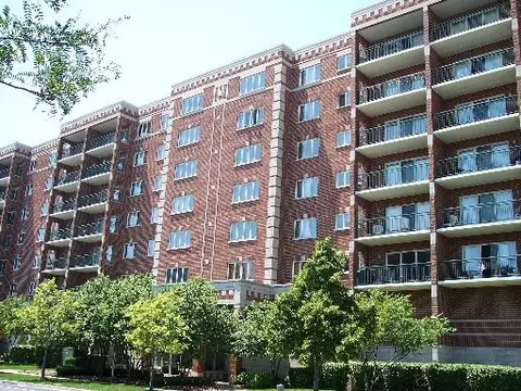 650 S River Rd #411, Des Plaines, IL 60016 photo 1