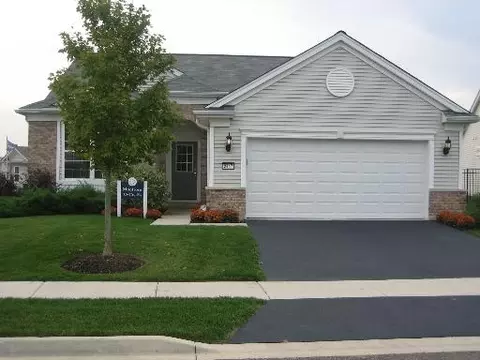 2818 Beacon Point Cir, Elgin, IL 60124 photo 1
