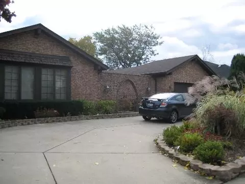 2415 Hampton Ln, Northbrook, IL 60062 photo 1