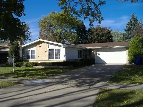 132 Lance Dr, Des Plaines, IL 60016 photo 1