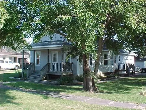 302 N Pine St, Gardner, IL 60424 photo 1