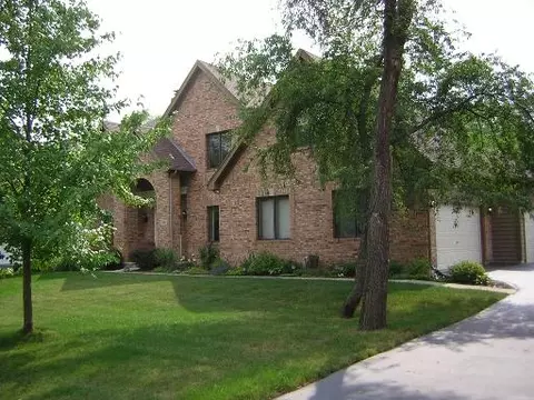 2 S664 Arrowhead Dr, Wheaton, IL 60187 photo 1