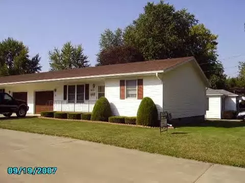 521 E Ash St, Watseka, IL 60970 photo 1