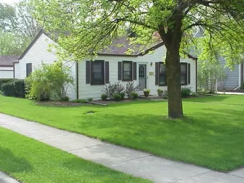 403 S Gables Blvd, Wheaton, IL 60187 photo 1