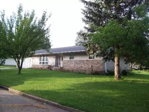 110 Wolf St, Walnut, IL 61376 photo 1