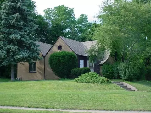 7 Center Pl, Peru, IL 61354 photo 1