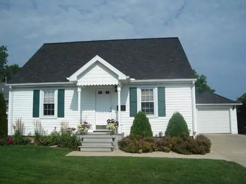 1219 Schuyler St, Peru, IL 61354 photo 1