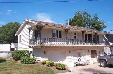 202 Spruce St, Morris, IL 60450 photo 1