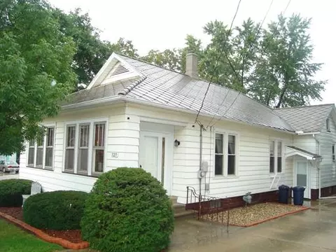 729 Seventh St, Peru, IL 61354 photo 1