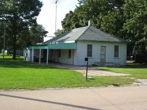 303 Elm St, Cedar Point, IL 61316 photo 1