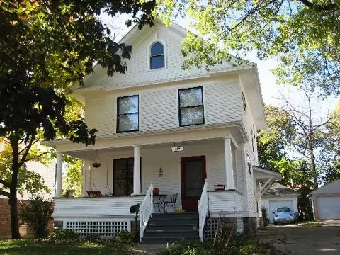210 Oak Ave, Aurora, IL 60506 photo 1