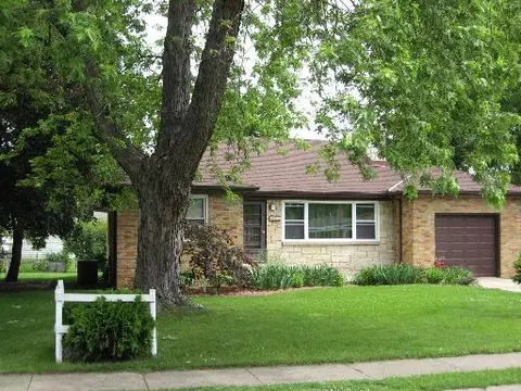2209 10th St, Peru, IL 61354 photo 1