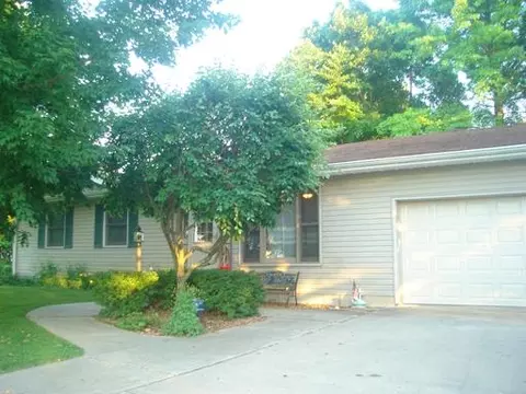 302 Fourth St, Mc Nabb, IL 61335 photo 1