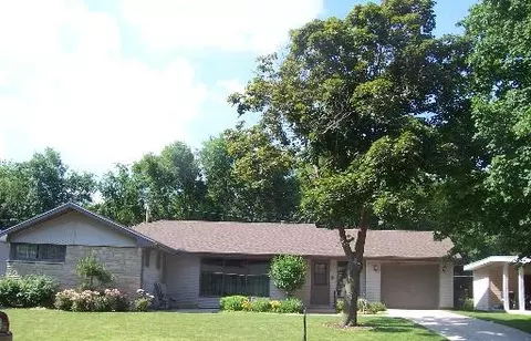 418 Maple St, Morris, IL 60450 photo 1