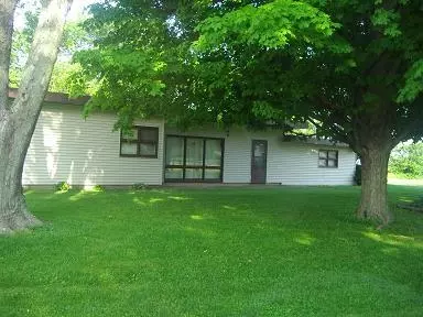 222 Maple St, Compton, IL 61318 photo 1
