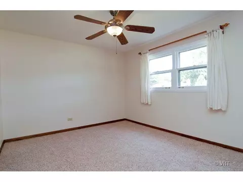 951 Pebble Dr, Wheeling, IL 60090 photo 4