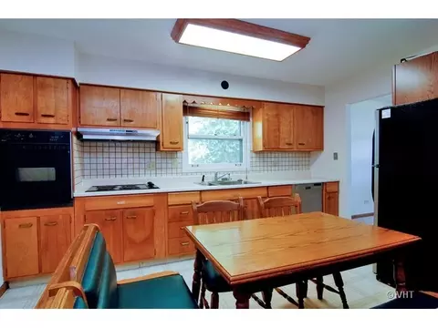 951 Pebble Dr, Wheeling, IL 60090 photo 3