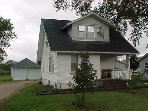 328 S Main St, Walnut, IL 61376 photo 1