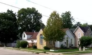 324 E Chamberlin St, Dixon, IL 61021 photo 1