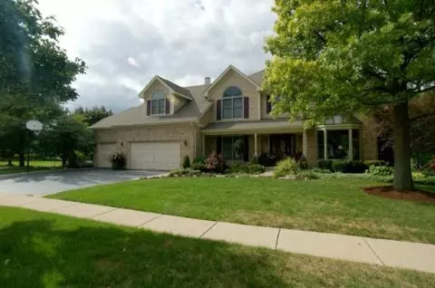 1550 Eagle Brook Dr, Geneva, IL 60134 photo 1