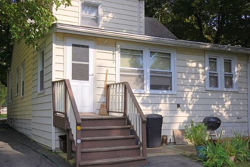 327 Pine St, Lockport, IL 60441 photo 2