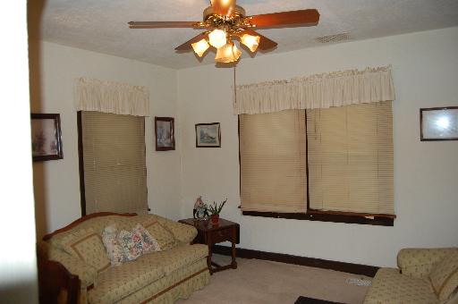 327 Pine St, Lockport, IL 60441 photo 3