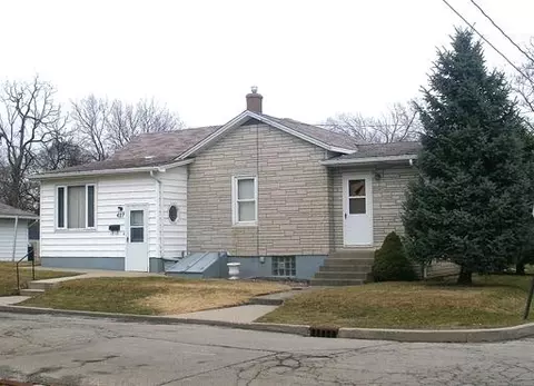 427 E Tenth St, Peru, IL 61354 photo 1