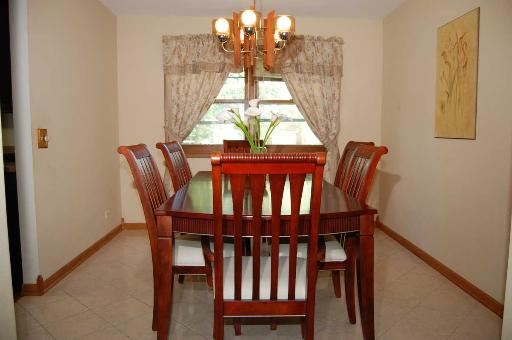 533 Shenandoah Trl, Elgin, IL 60123 photo 3