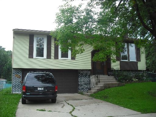 249 Waverly Dr, Elgin, IL 60120 photo 1