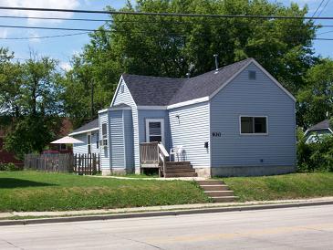 930 N Memorial Dr, Racine, WI 53404 photo 1