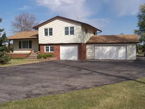 3202 E 19th Rd, Ottawa, IL 61350 photo 1