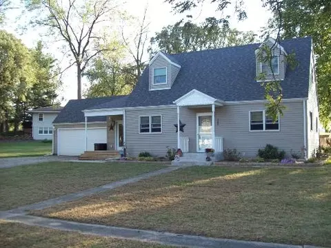 302 Mcdonald St, Walnut, IL 61376 photo 1