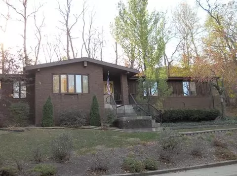 25 Center Pl, Peru, IL 61354 photo 1