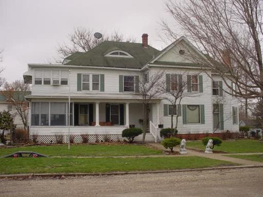 103 E Chestnut St, Sheffield, IL 61361 photo 1