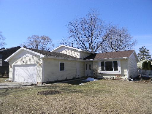 203 Windridge, Mchenry, IL 60050 photo 1