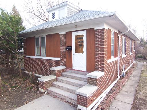 105 E 2nd St, Lockport, IL 60441 photo 2