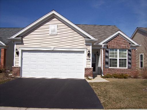 2826 Edgewater Dr, Elgin, IL 60124 photo 1