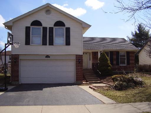 627 Sycamore Ln, Wheeling, IL 60090 photo 1