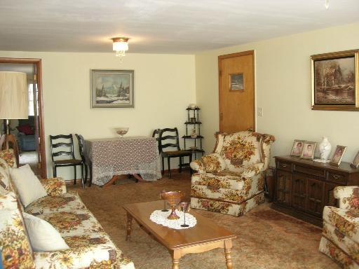 184 E Plank Rd, Burlington, IL 60109 photo 2