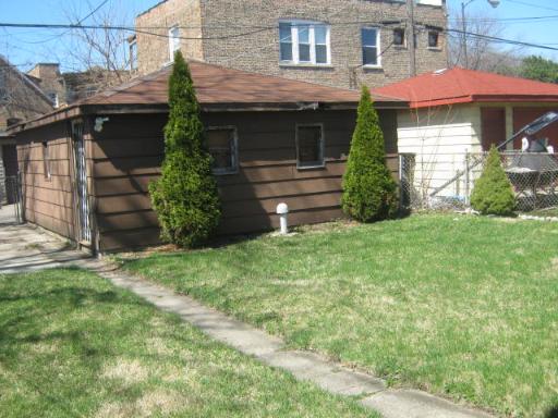 7606 S Champlain Ave, Chicago, IL 60619 photo 4