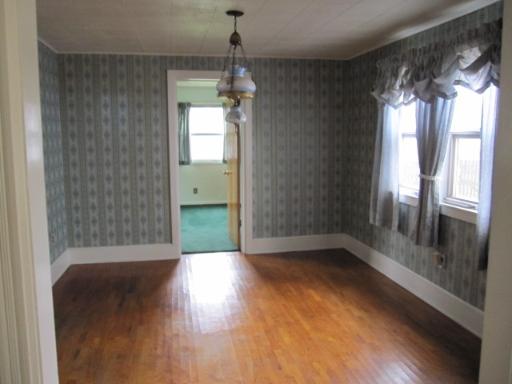 233 E Pells St, Paxton, IL 60957 photo 4