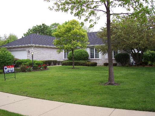 2475 Lakeview Ct, Aurora, IL 60506 photo 1
