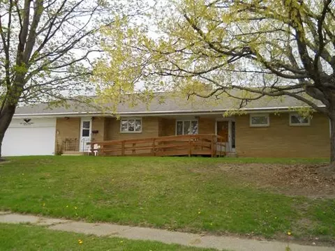 130 W Sixth St, Spring Valley, IL 61362 photo 1