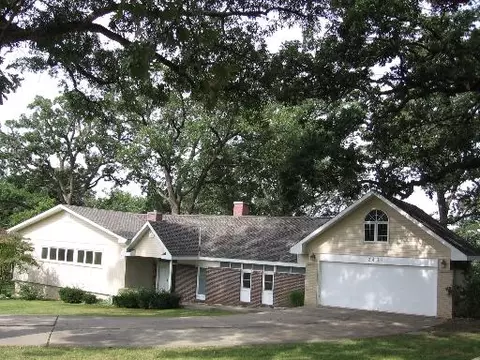 2437 Circle Dr, Ottawa, IL 61350 photo 1